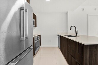 488 NE 18th St, Unit 3105 in Miami, FL - Foto de edificio - Building Photo
