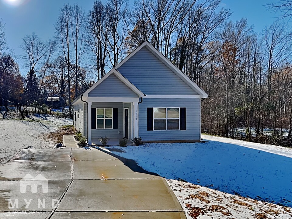 1113 Goldsboro Ave in Statesville, NC - Building Photo