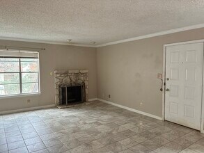 10527 Perrin Beitel in San Antonio, TX - Building Photo - Building Photo