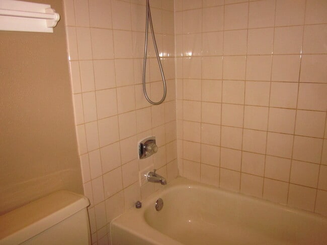 1785 W Algonquin Rd, Unit 3A in Mount Prospect, IL - Building Photo - Building Photo