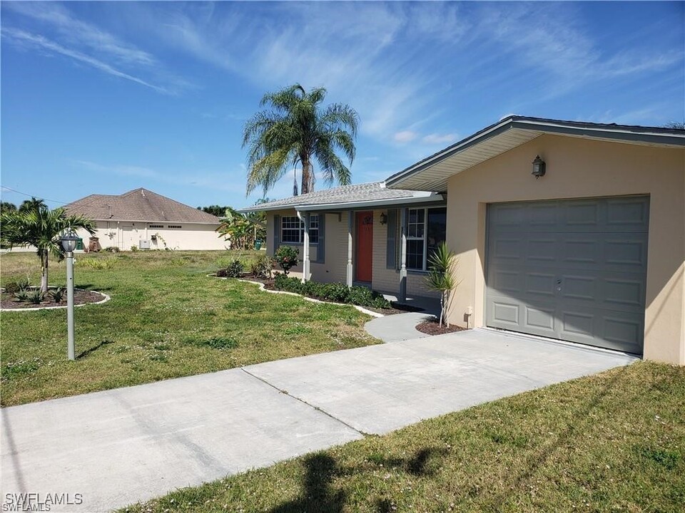 1305 SE 21st St in Cape Coral, FL - Building Photo