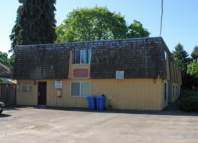 Normandy Apartments in Eugene, OR - Building Photo - Building Photo