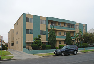 1533 Hi Point St in Los Angeles, CA - Building Photo - Building Photo