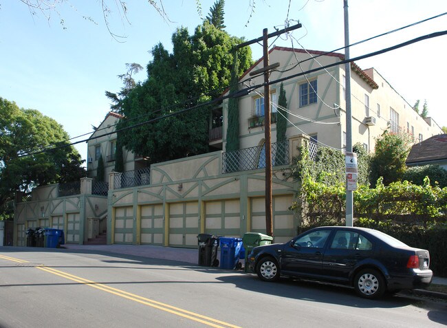 1316-1322 Lucile Ave in Los Angeles, CA - Building Photo - Building Photo