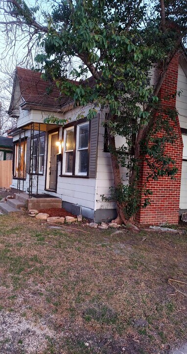 1144 W Mulberry Ave in San Antonio, TX - Building Photo