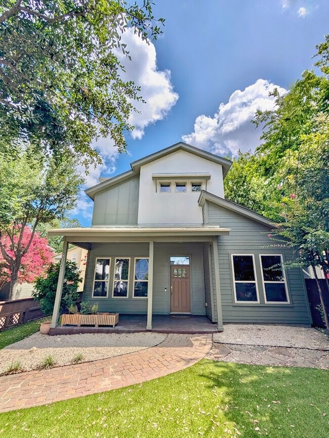 property at 910 Romeria Dr