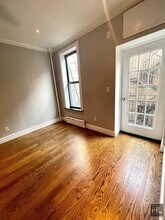 East 18th Street in New York, NY - Foto de edificio - Building Photo