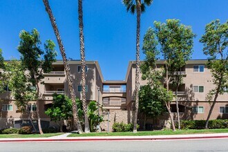 7653 Mission Gorge Rd in San Diego, CA - Building Photo - Building Photo