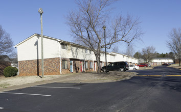 Redwood Village in Gaffney, SC - Building Photo - Building Photo