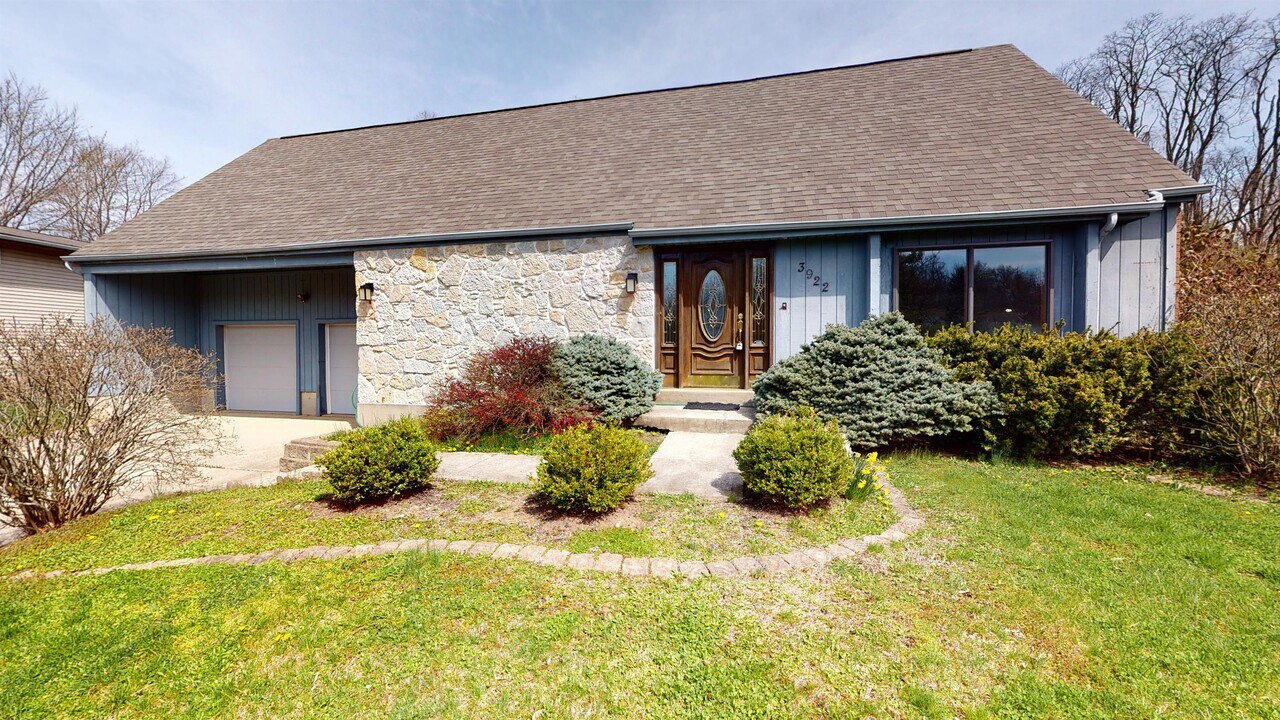 3922 Ridgedale Dr in Cincinnati, OH - Building Photo