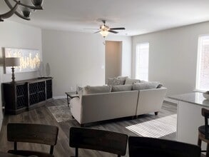 1106 Foxtail Dr in Baton Rouge, LA - Building Photo - Building Photo