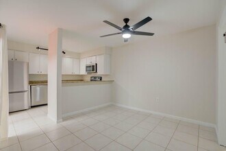 904 9th Ct in Palm Beach Gardens, FL - Building Photo - Building Photo