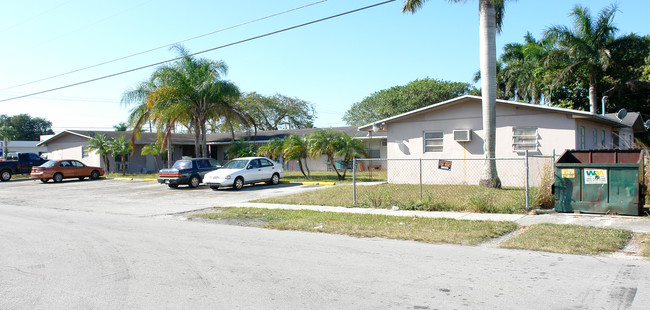 870 W Palm Dr in Homestead, FL - Building Photo - Building Photo