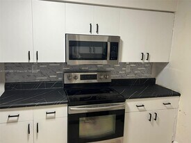 15241 SW 80th St in Miami, FL - Building Photo