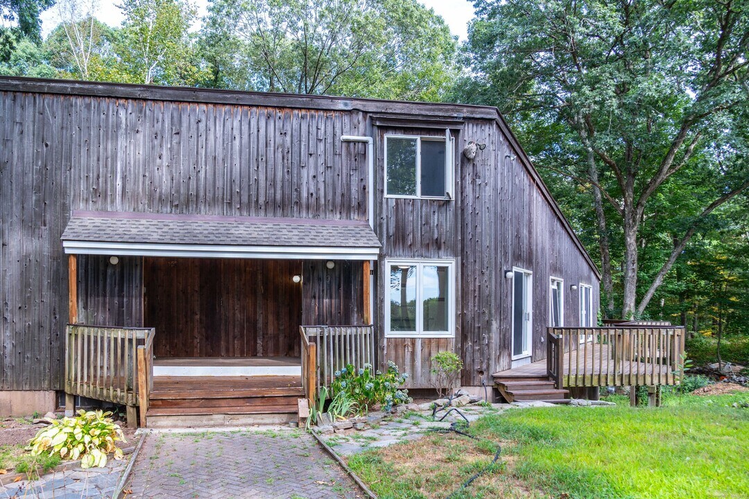 295 Dayton Rd in Glastonbury, CT - Building Photo
