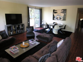 450 S Maple Dr-Unit -104 in Beverly Hills, CA - Foto de edificio - Building Photo