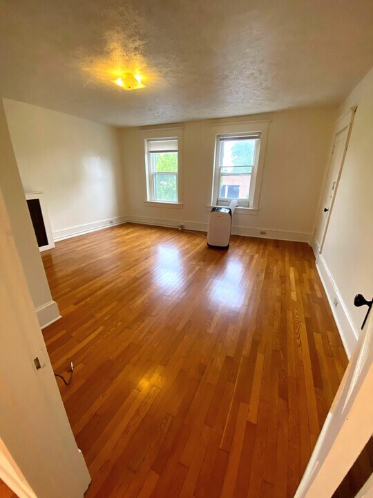 21 N Braddock St, Unit 4 in Winchester, VA - Building Photo
