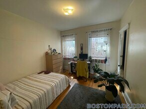 16 Fuller St, Unit 2 in Brookline, MA - Building Photo - Building Photo