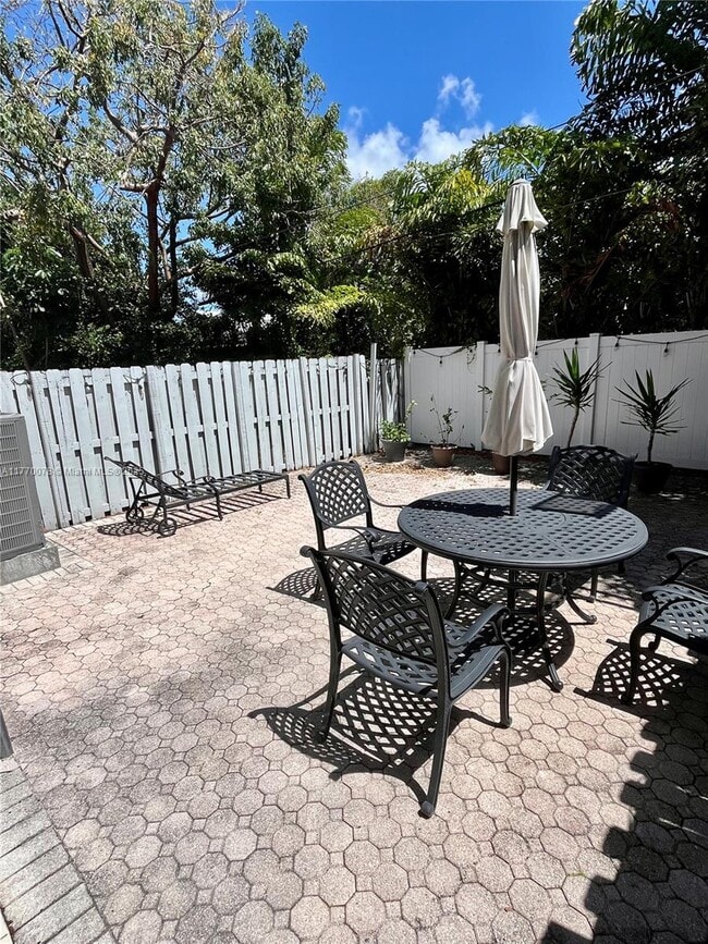 property at 1115 N 17th Ave