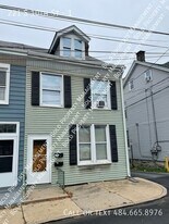 221 S 10th St in Lebanon, PA - Building Photo