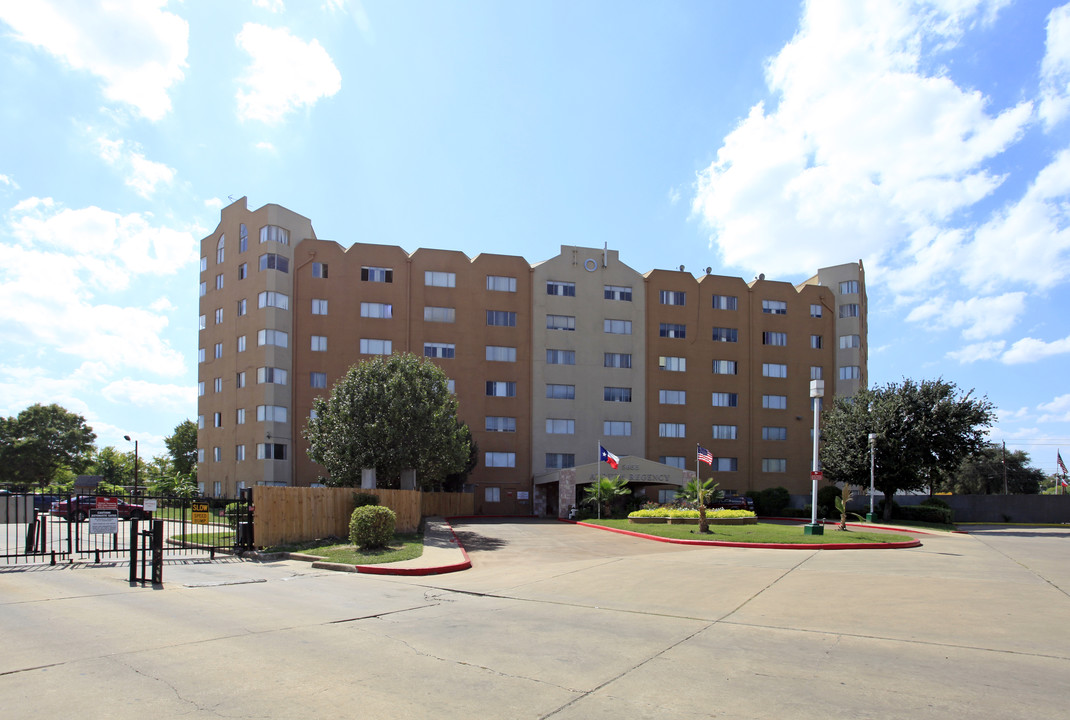 Atrium Regency Apartments in Houston, TX - Building Photo