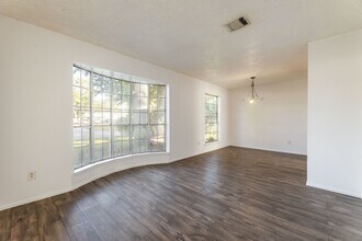 15235 Heron Park Dr in Humble, TX - Foto de edificio - Building Photo