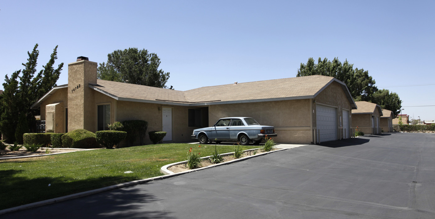 Desert Terrace Apartments in Hesperia, CA - Building Photo