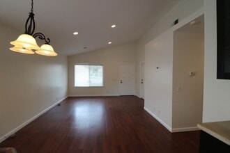 2088 Riverbirch Dr in Simi Valley, CA - Building Photo - Building Photo