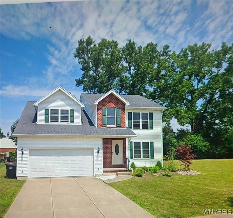 54 Kelly Ct in Lancaster, NY - Building Photo