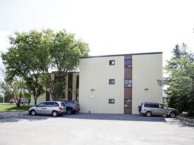 16 William St in Caledon, ON - Building Photo