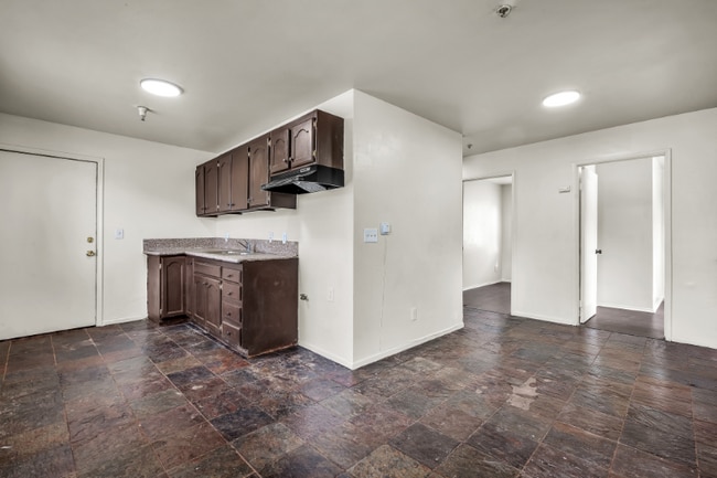 5243 Huntington Dr in Los Angeles, CA - Building Photo - Building Photo