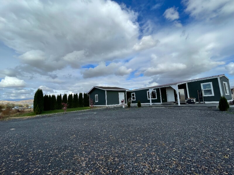 9635 Rd H NW in Ephrata, WA - Building Photo