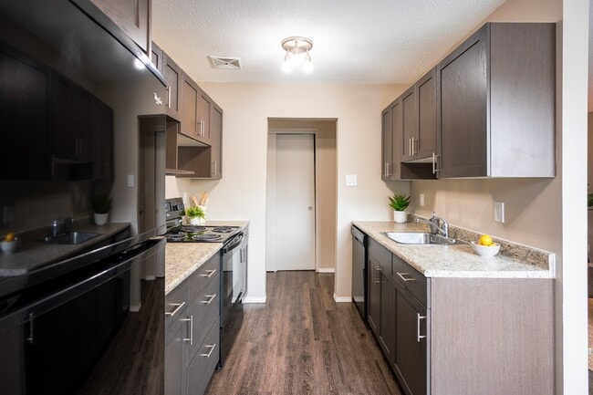 291 St. Anne's Road in Winnipeg, MB - Building Photo - Building Photo