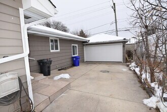 8705 45th St in Lyons, IL - Building Photo - Building Photo