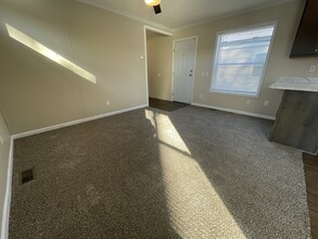 38054 Versailles St in Clinton Township, MI - Building Photo - Building Photo