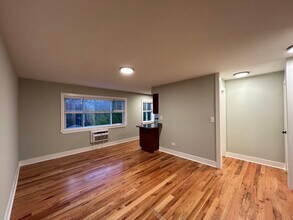 696 Elm Pl, Unit 307 in Highland Park, IL - Building Photo - Building Photo