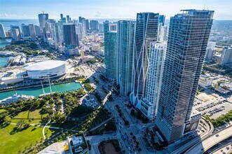 900 Biscayne, Unit 501 in Miami, FL - Foto de edificio - Building Photo