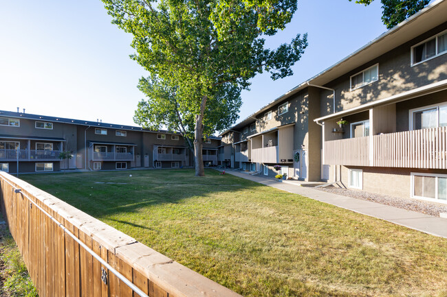 8107 36 Av NW in Calgary, AB - Building Photo - Building Photo