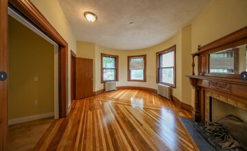 22 Grand View Ave, Unit 1 in Somerville, MA - Foto de edificio - Building Photo