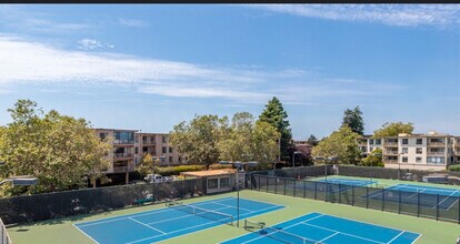 4 Captain Dr, Unit 316 in Emeryville, CA - Foto de edificio - Building Photo
