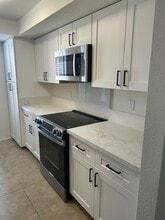 7510 E Thomas Rd, Unit 315 in Scottsdale, AZ - Building Photo - Building Photo