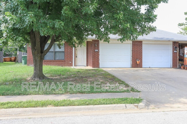 2223 W Roselawn St in Rogers, AR - Building Photo - Building Photo