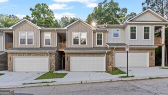 2602 Mills Bend in Decatur, GA - Building Photo