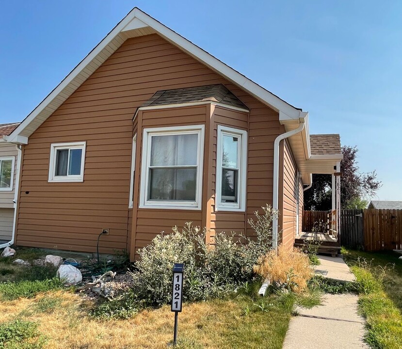 1821 Copperville Rd in Cheyenne, WY - Foto de edificio