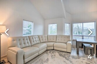 3979 NE Johns Ave in Neotsu, OR - Building Photo - Building Photo
