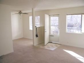 Cottonwood Apartments in Boulder, CO - Building Photo - Interior Photo