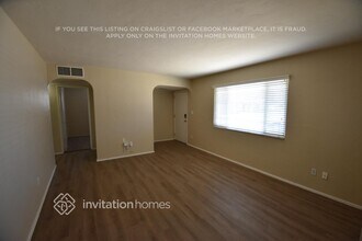 3026 W Lawrence Ln in Phoenix, AZ - Foto de edificio - Building Photo