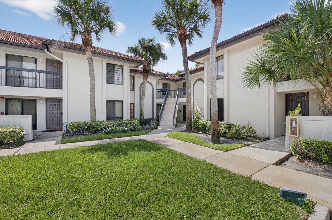 5151 W Club Cir in Boca Raton, FL - Building Photo