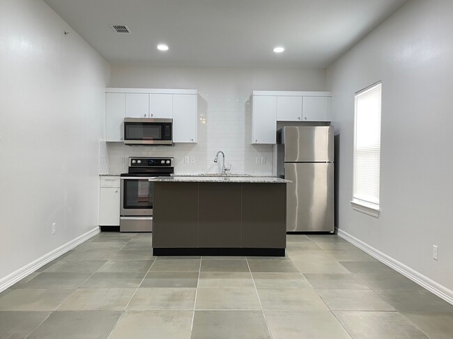 901 E Redbud Ave in McAllen, TX - Building Photo - Building Photo