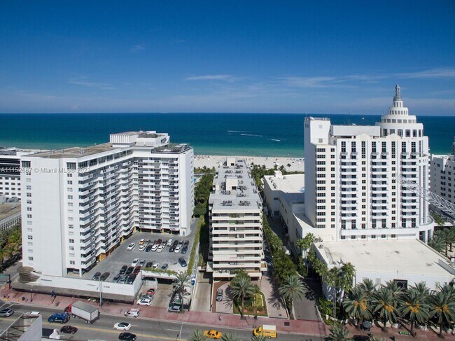 1623 Collins Ave, Unit PH1014 in Miami Beach, FL - Building Photo - Building Photo